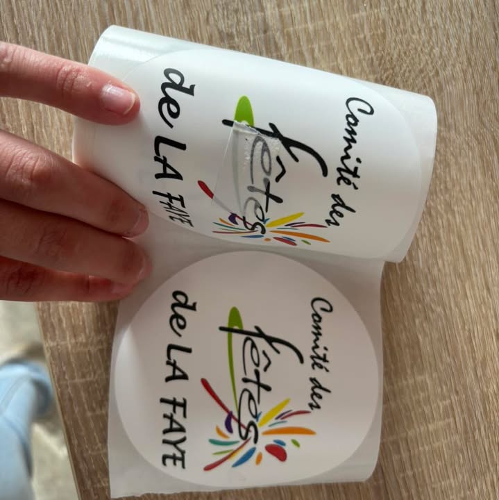 création et impression d’autocollants pour le comité des fêtes de la faye 🟢